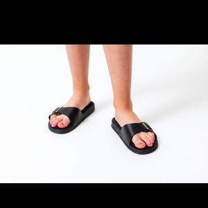 REVS MASSAGE SANDAL. SIZE 41. US 9.5 I ACCEPT ANY REASONABLE OFFERS